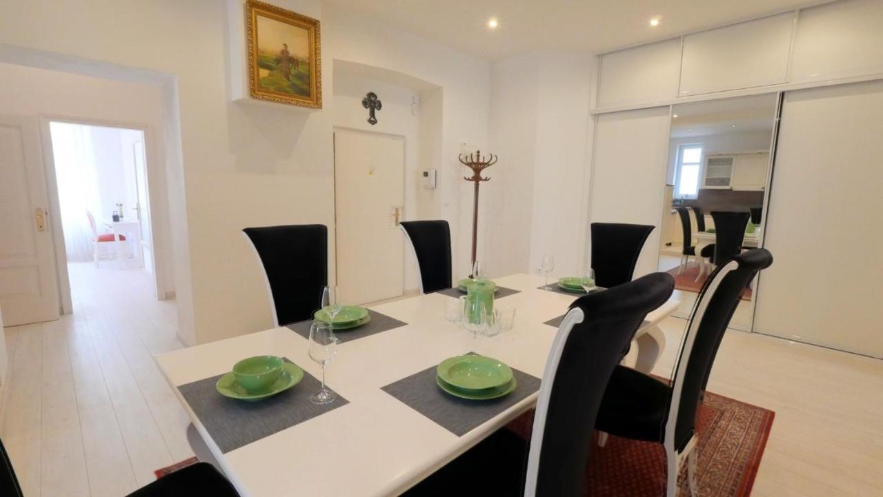 Velky 3I Apartman V Centre Mesta Братислава Экстерьер фото